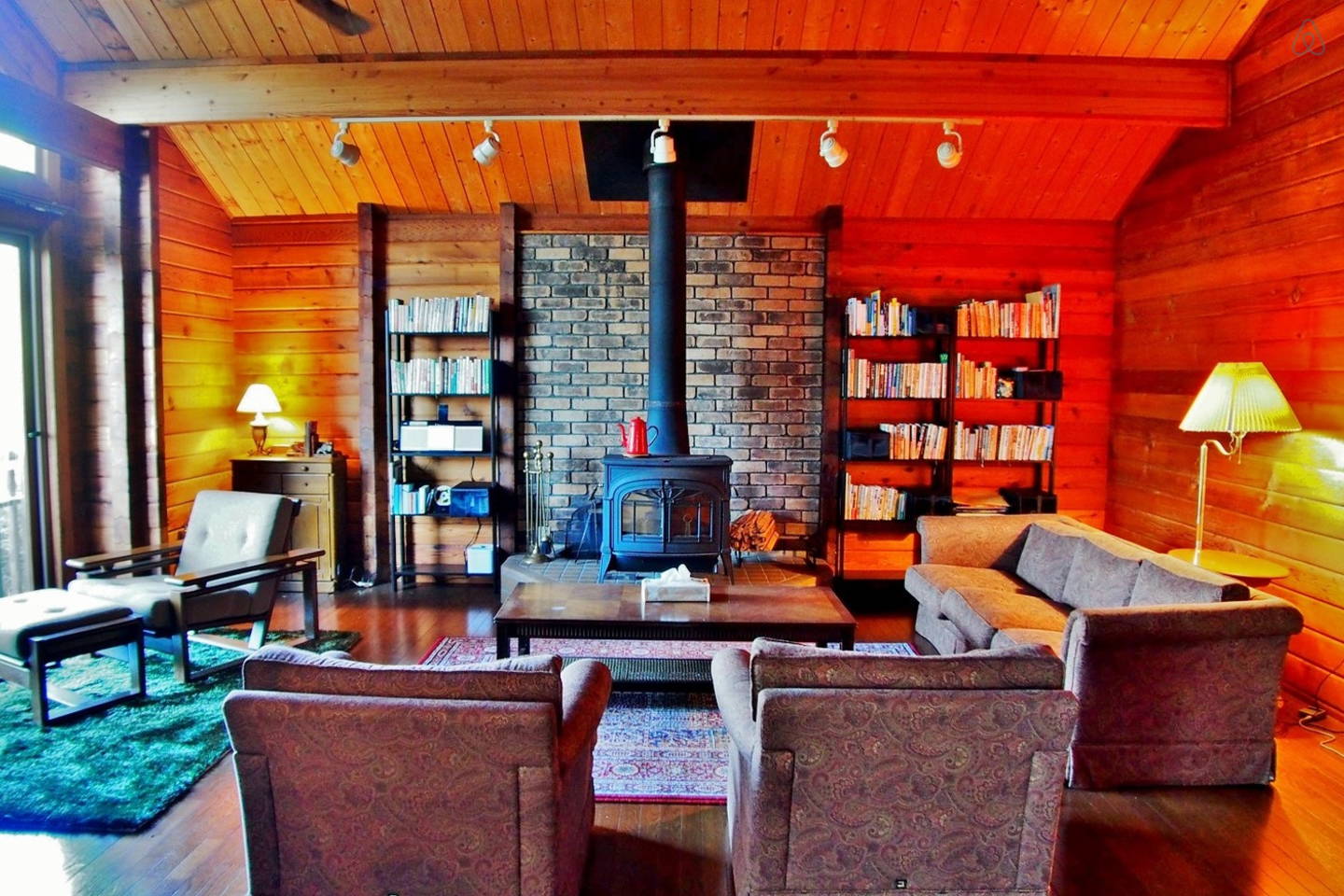 画像引用:ROMANTIC HOME, AWAY FROM HOME