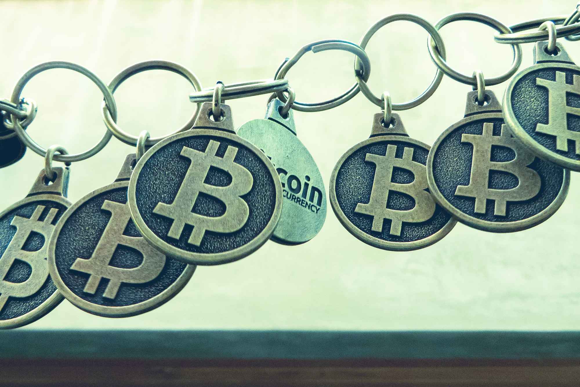 “Bitcoin Chain” by BTC Keychain, color modified ( https://www.flickr.com/btckeychain/ )