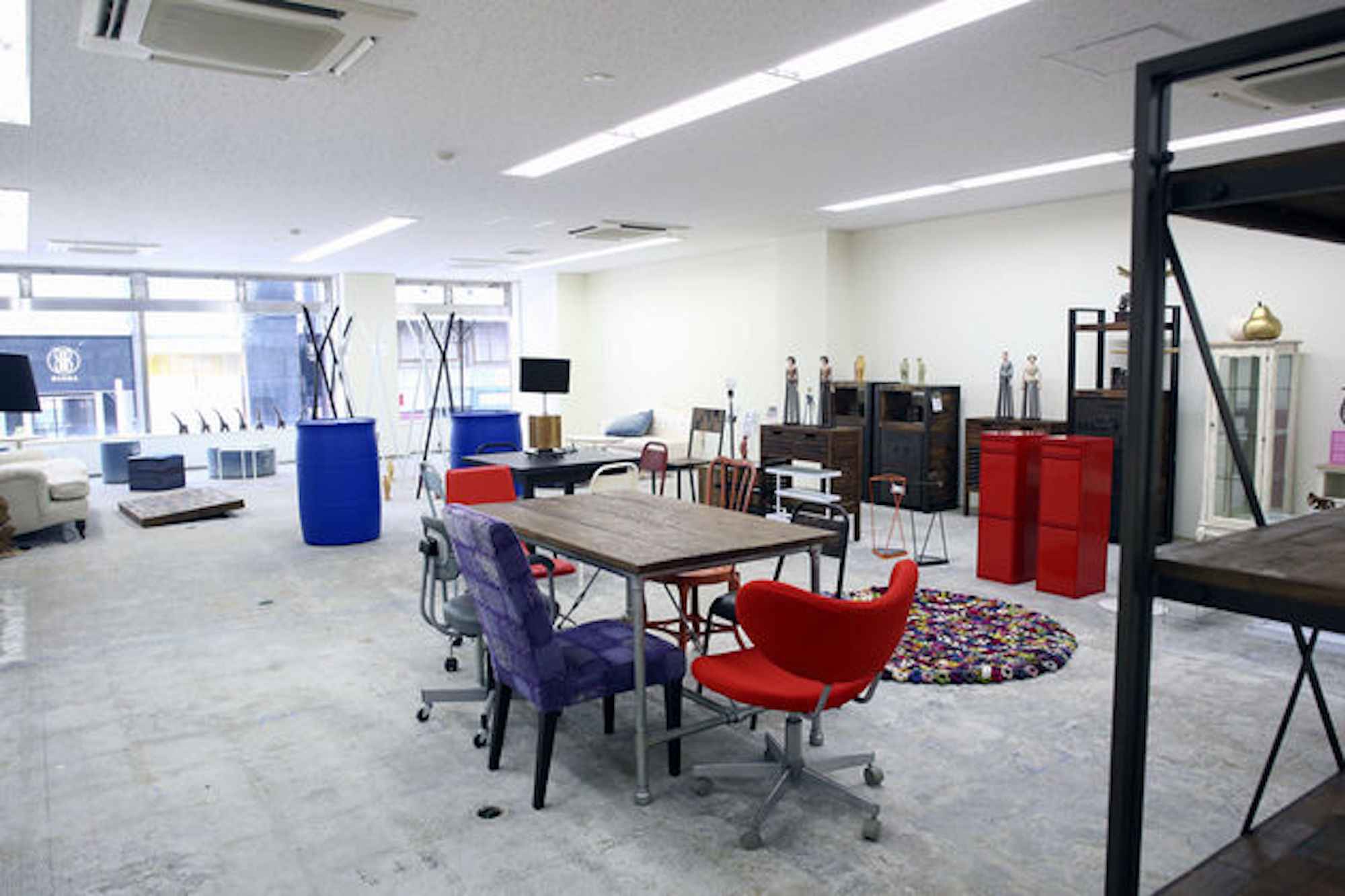 会場のお洒落なイベントスペース「【銀座】CHAIRS」。銀座駅、新橋駅から徒歩圏内でアクセスも良いです